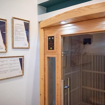 Blue Ark Lavish Sauna Suite アテネ エクステリア 写真